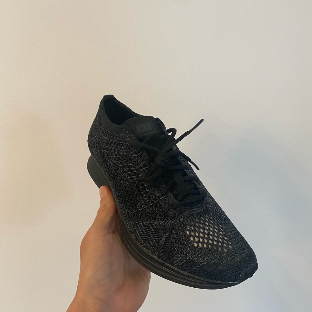 Nike Flyknit Racer - Triple Black